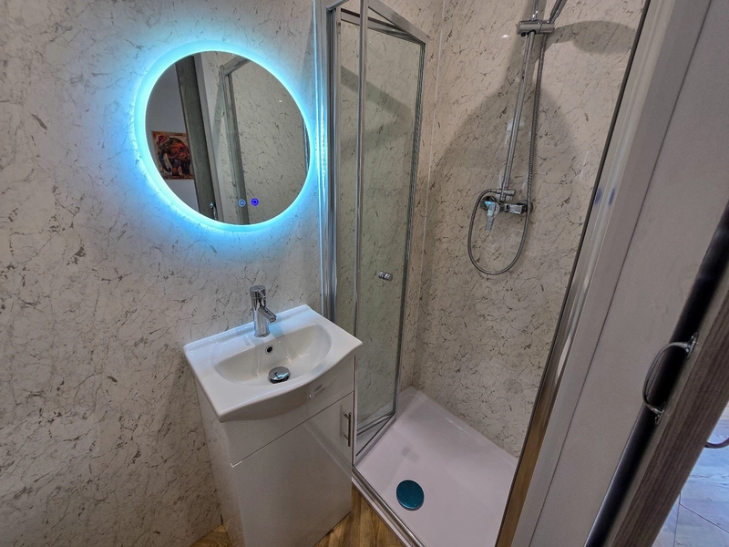 Sherwin Grove NG7– Modern 5 Bed Ensuite, Fully Renovated - Thumbnail 18